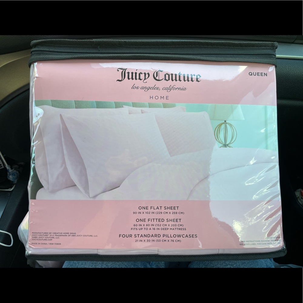 New JUICY COUTURE Queen Bedsheet
